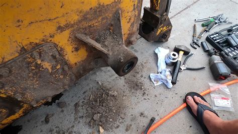 replacing wheel bearing on 420 case skid steer|skid steer wheel bearing oil change.